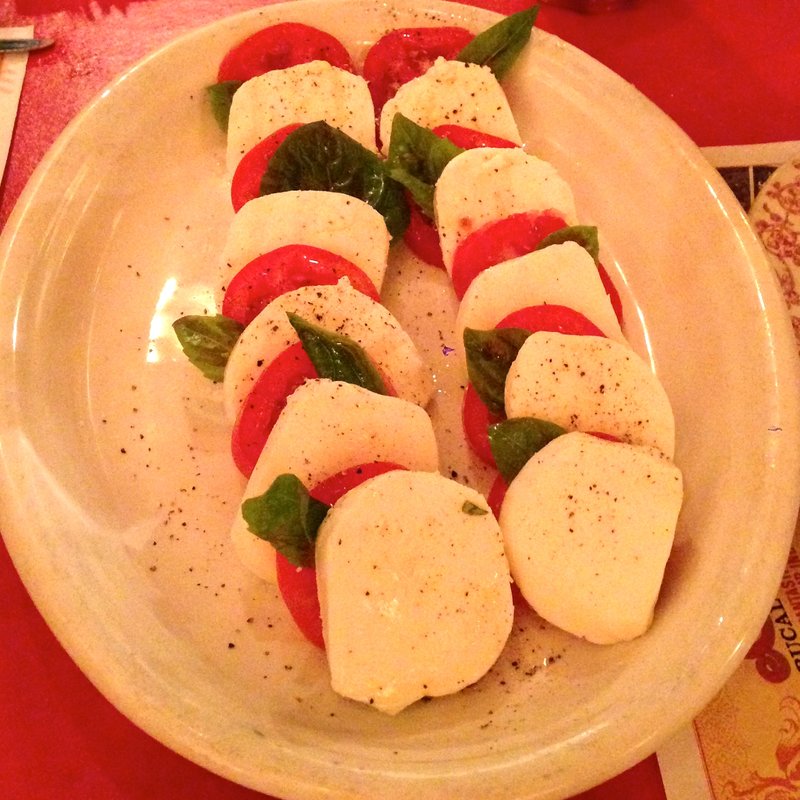 Mozzarella Caprese(Buca di Beppo)