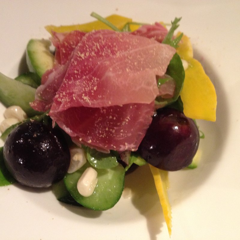 巨峰と生ハムサラダ(プチコニシ)