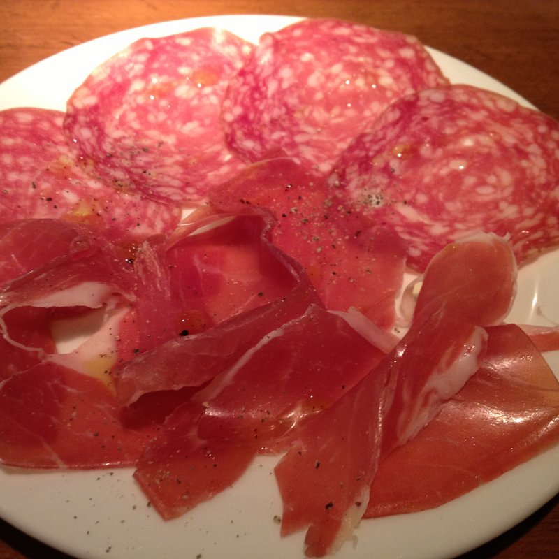 生ハムとサラミの盛り合わせ(プチコニシ)