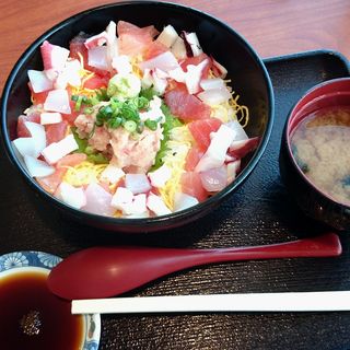 海鮮チラシ丼(お魚天国)