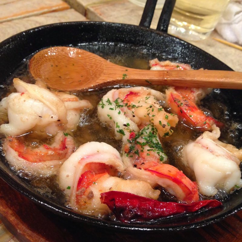 タコのアヒージョ(CHICHUKAI UOMARU （チチュウカイ ウオマル）)