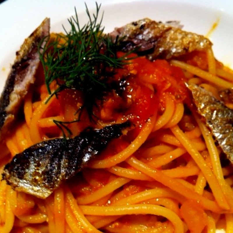 真鰯とクルミのトマトソース スパゲッティ(grigio la tavola（グリージョ ラ ターヴォラ）)