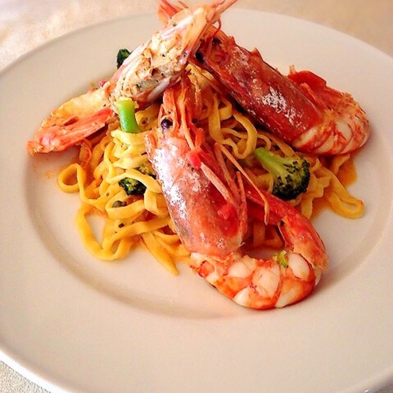 赤海老とブロッコリーにあえたコリアンダー風味のタリオリーニ(リストランテ ヴァレンティーノ)