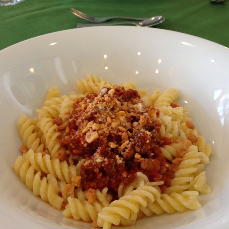 ラグー豚ソース、ピーナツかけ(ベルヴェデーレ)