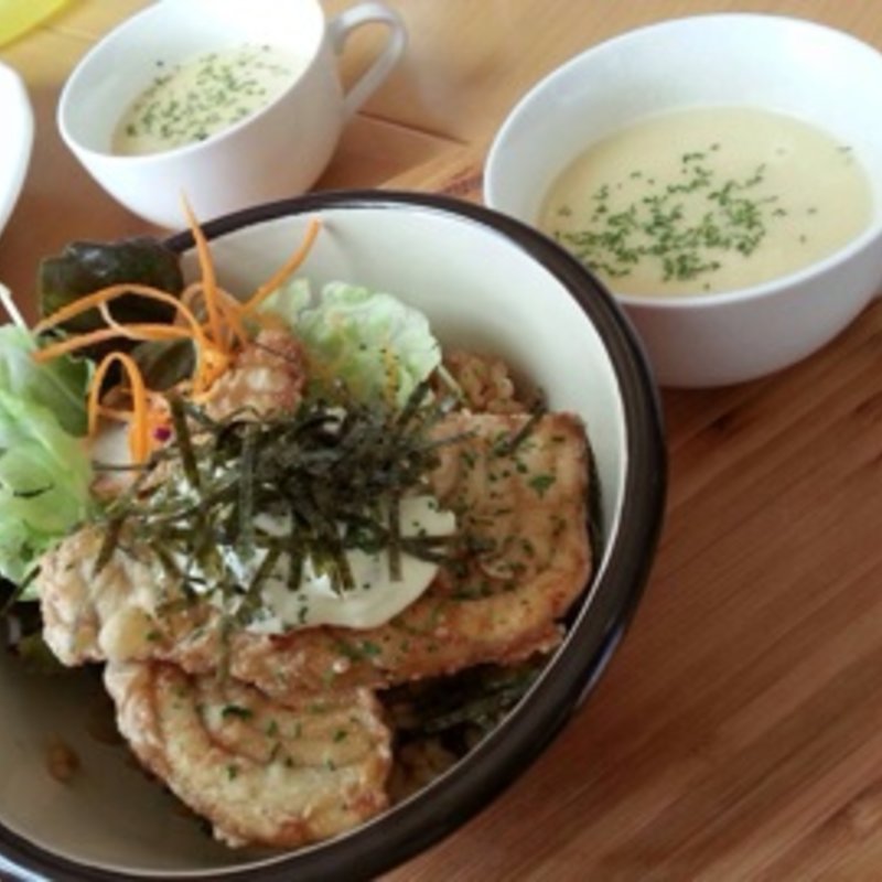 日替わりランチ　どんぶりセット(ハニーポット （Honey Pot）)