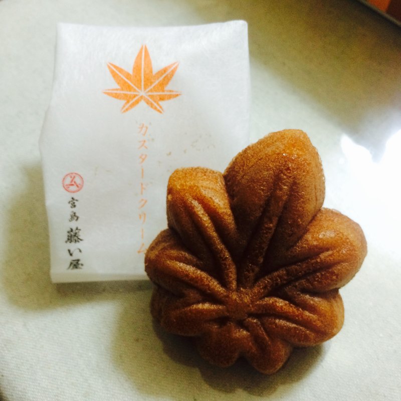 もみじ饅頭 カスタードクリーム(藤い屋 宮島本店 )