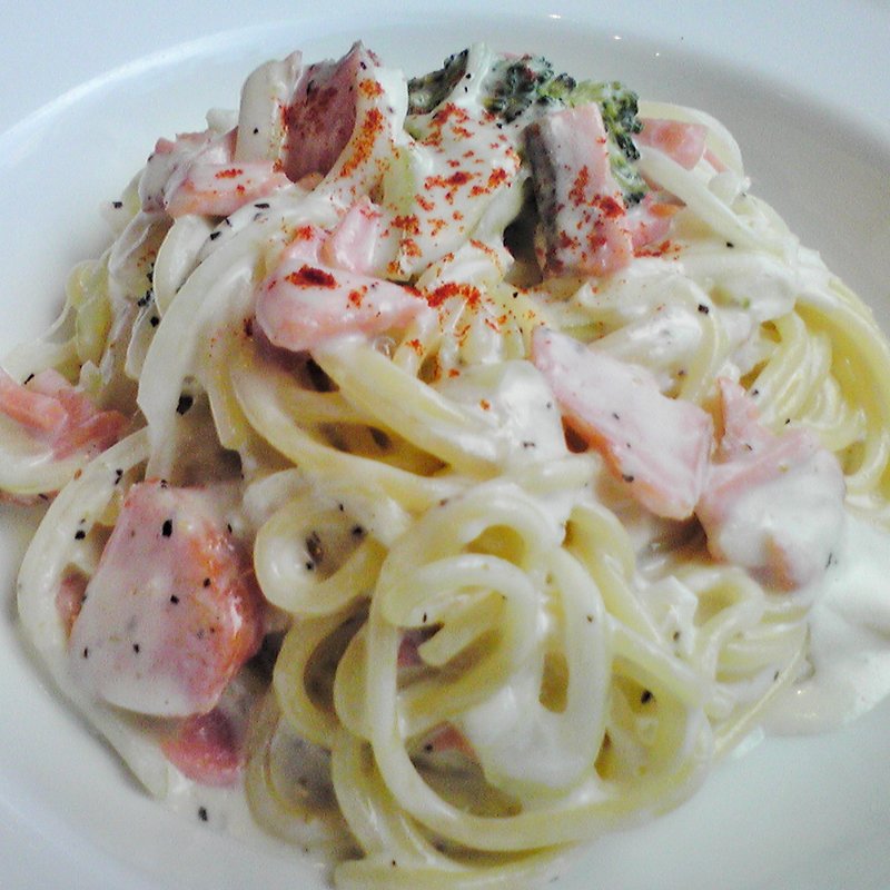 旨みたっぷりスモークサーモンと野菜のクリームパスタ(伊太利亭 La Festa 東陽町店)