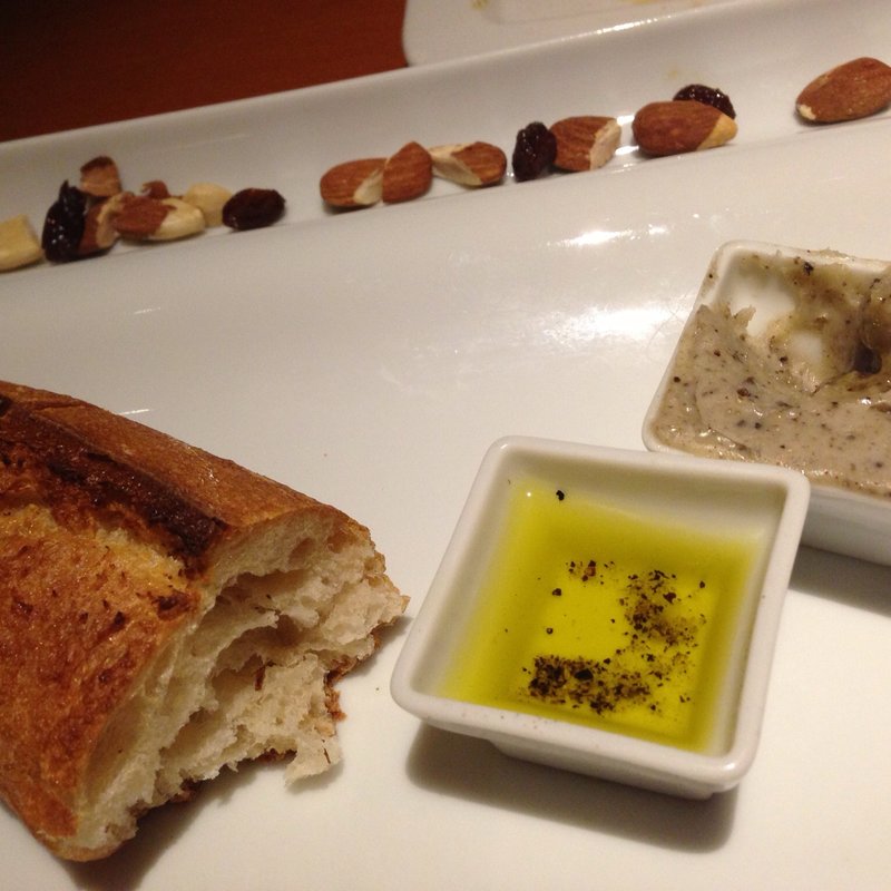  自家製トリュフバターバケット(KICHIRI恵比寿)