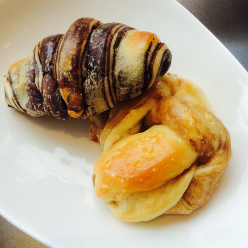 チョコクロワッサンとメープルデニッシュ(あかん湖鶴雅ウイングス)