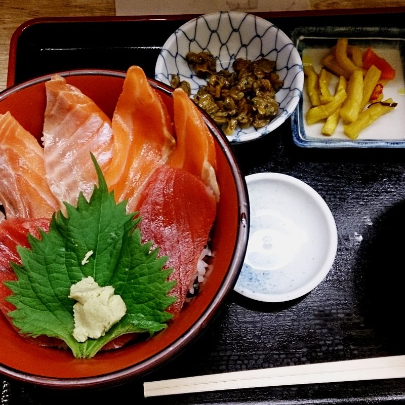 まぐろサーモン丼(仲家 （なかや）)