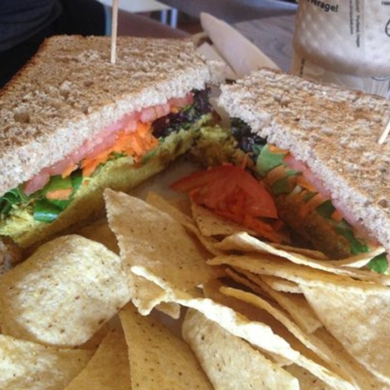 Curried chicken sandwich(Morning Brew)