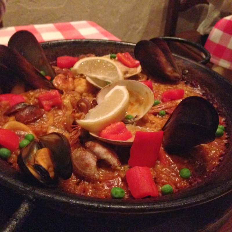 漁師風魚介類のパエージャ(カサ・デ・フジモリ )