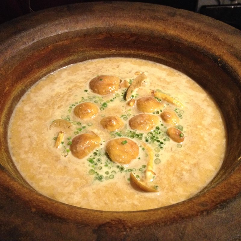 秋鮭と大豆の彩り鍋(六本木農園)