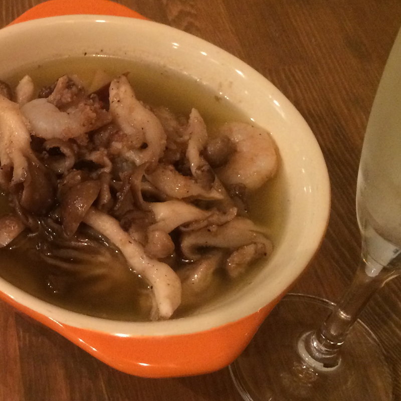 海老ときのこのガーリックオイル煮(神田バル)