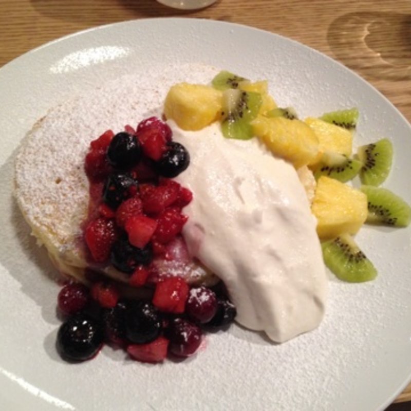 フルーツたっぷりのパンケーキ(NexYank)