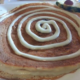 Cinnamon Roll Pancakes(Moena Cafe)