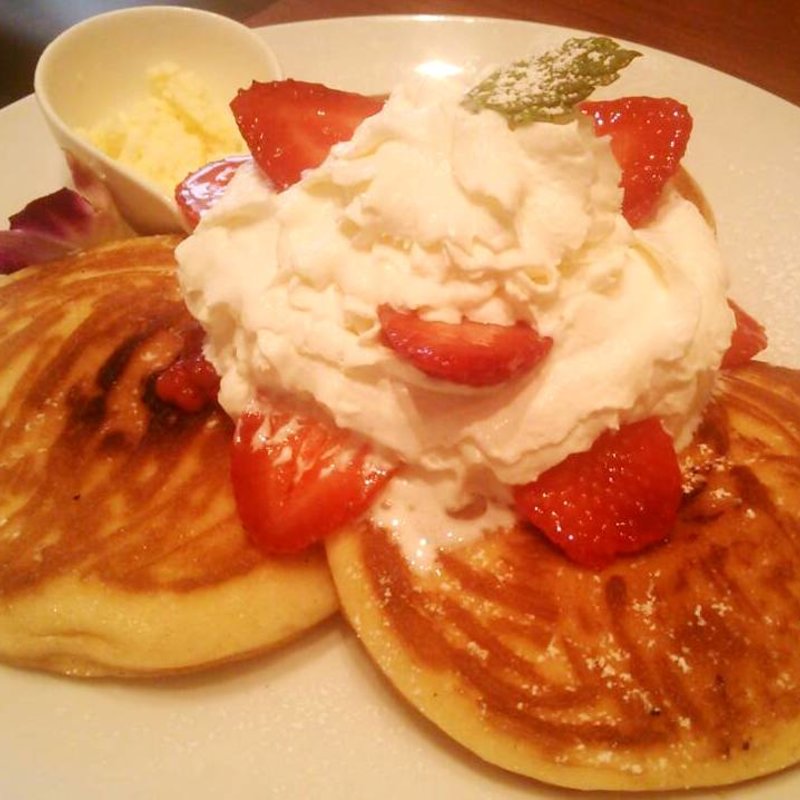 パンケーキ　ストロベリークリーム(カフェ バニヤン （Cafe Banyan）)