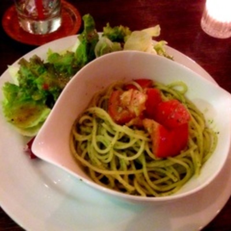 トマトのジェノベーゼ(カフェ ポーズ)