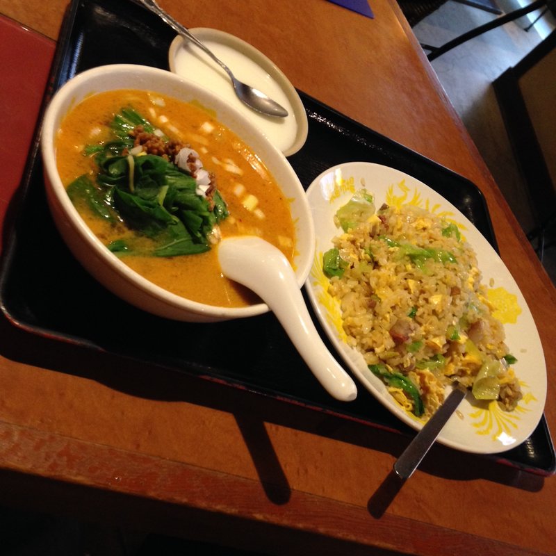 角煮チャーハン＋ミニタンタン麺セット(来富市場)