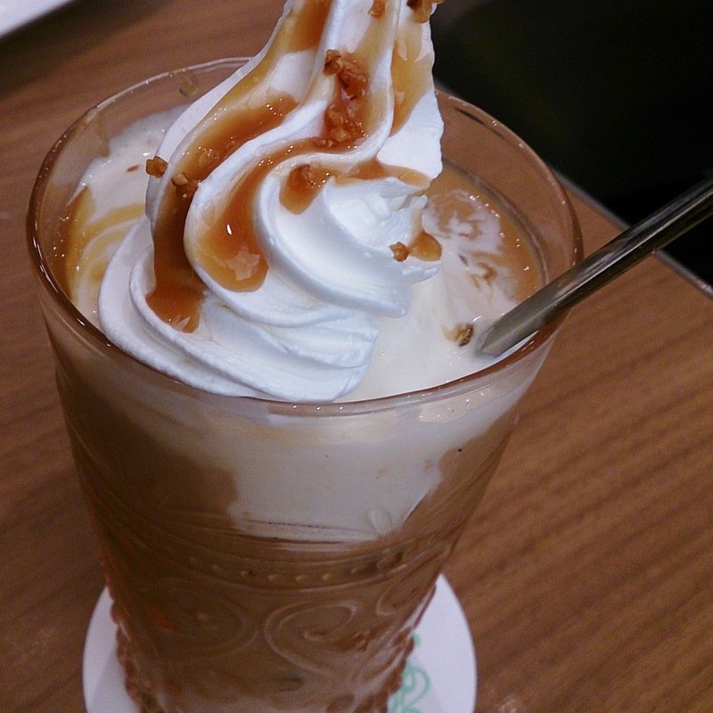 キャラメルミルクティフロート(ダッキーダック 有楽町店)