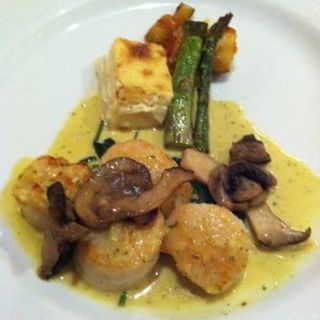 Hokkaido scallops in honey cream sauce(CafeMiro)