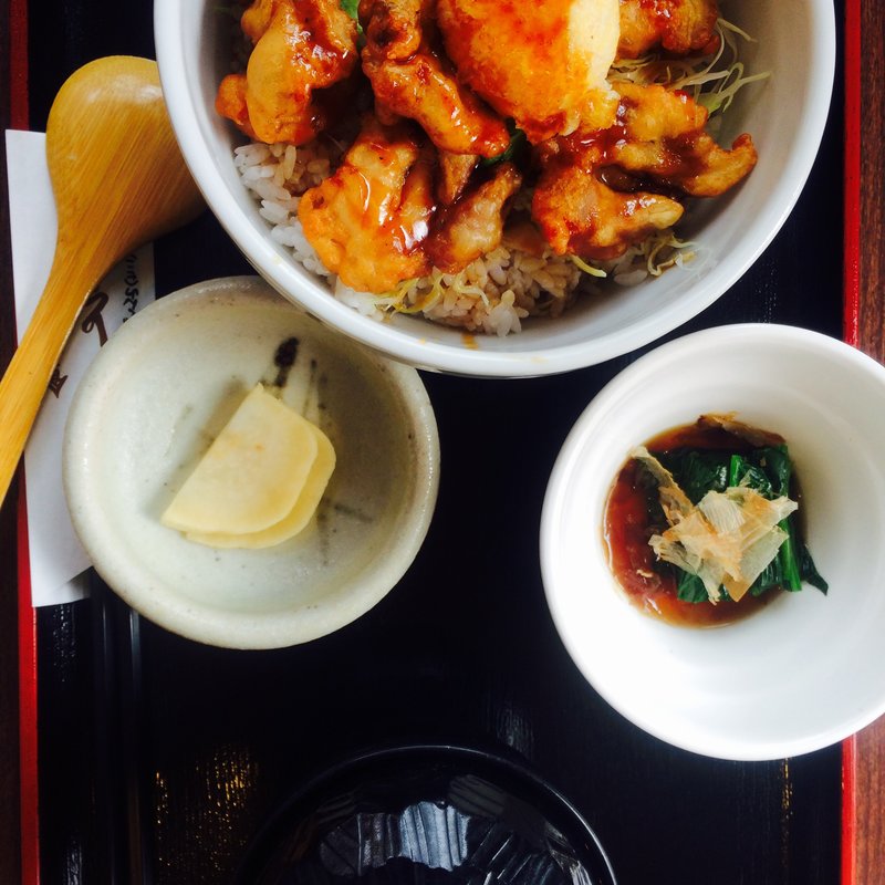 知床ホワイトチキン 唐揚げ丼(食事どころ とらや )