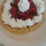  strawberry whipped waffle(KOA PANCAKE HOUSE)