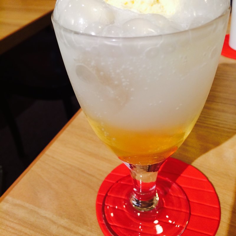 マンゴーのクリームソーダ(cafe ONE HALF （カフェ ワンハーフ）)