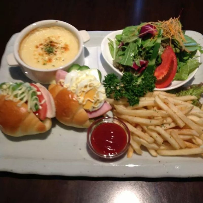 ロールパンサンドプレート(カスケードガーデン （Cascade Garden【旧店名】レストラングリーンハウス）)