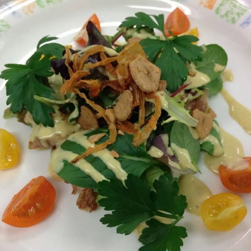 若鶏物モモのグリルベビーリーフ添え(カスケードガーデン （Cascade Garden【旧店名】レストラングリーンハウス）)