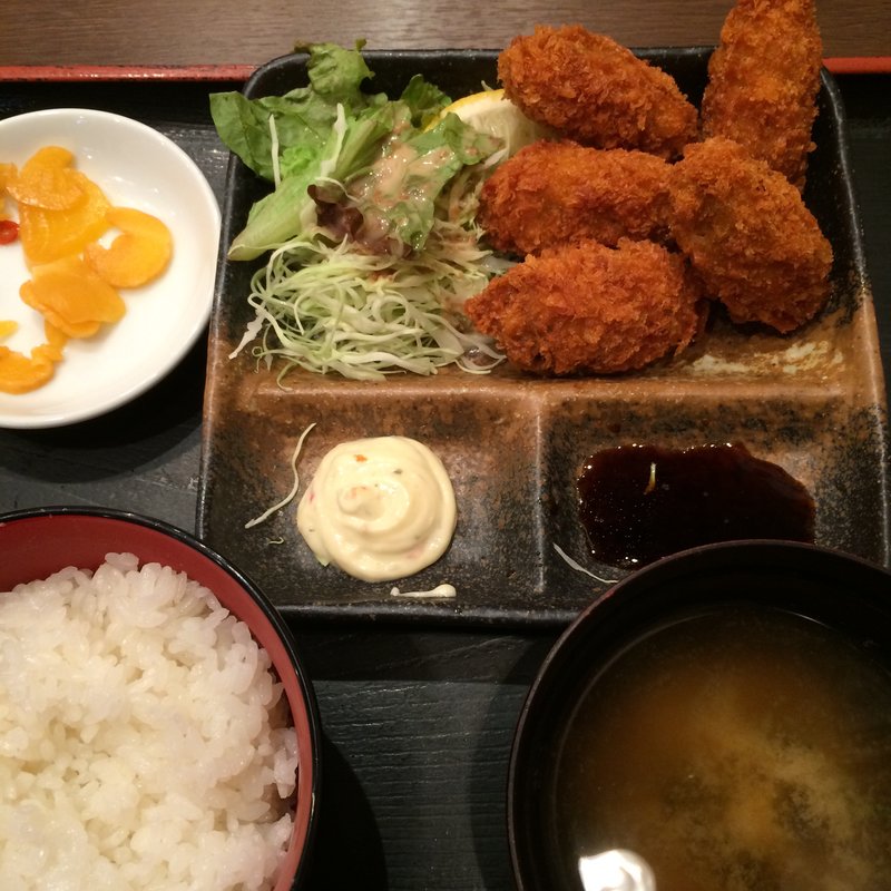 牡蠣フライ定食(梅田のかいぞく)