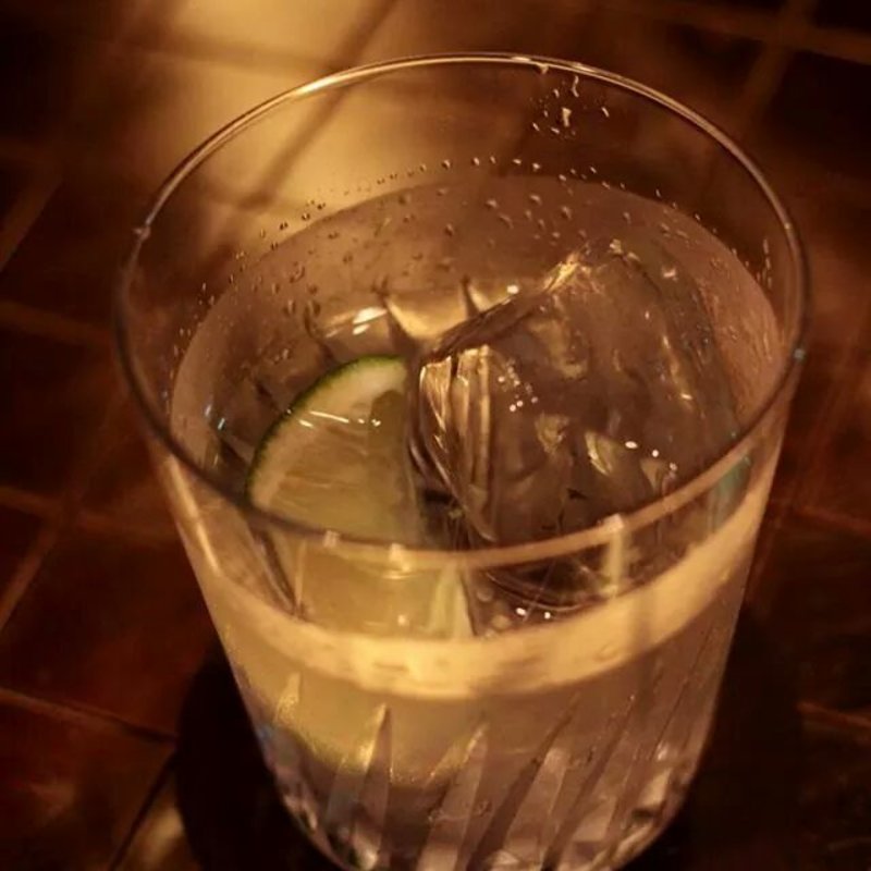 (ザ・ライブラリーバー The Library Bar)