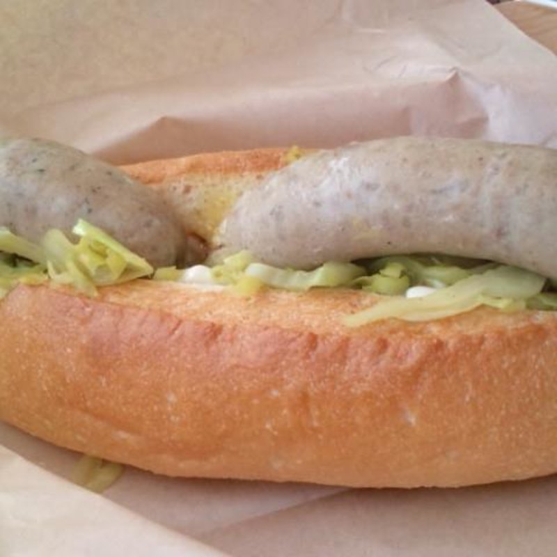 生ソーセージのツインドッグ(アーノヴルストカーテ)