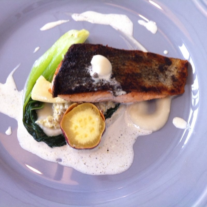 北海道産秋鮭のポワレ（きのこのカプチーノソース）(カフェポーズ（cafe PAUSE）)