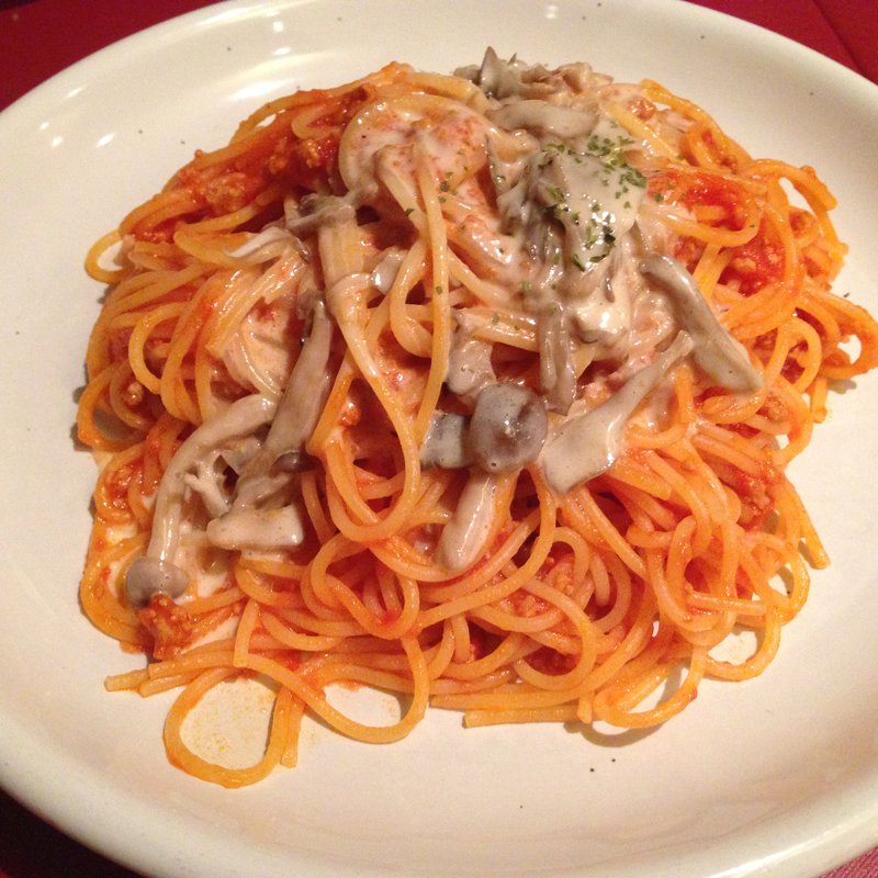 ミートソース　キノコクリームがけ(トラットリア ラ・ベルデ 日比谷店)