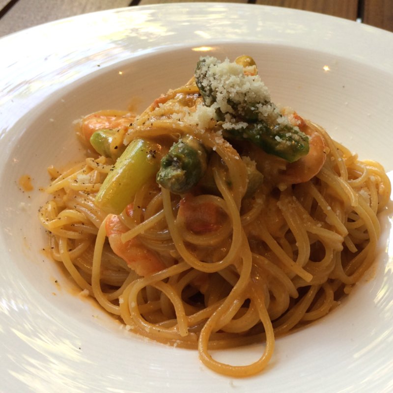 エビとアスパラのアメリケーヌパスタ(アルタビスタガーデン)