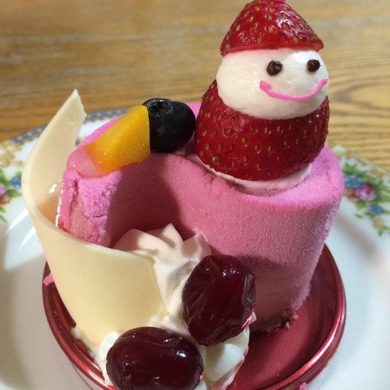 木苺のムースとホワイトババロア(Patisserie Mon Plaisir 高坂本店)