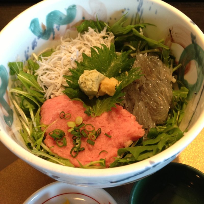 しらす丼(とびっちょ)