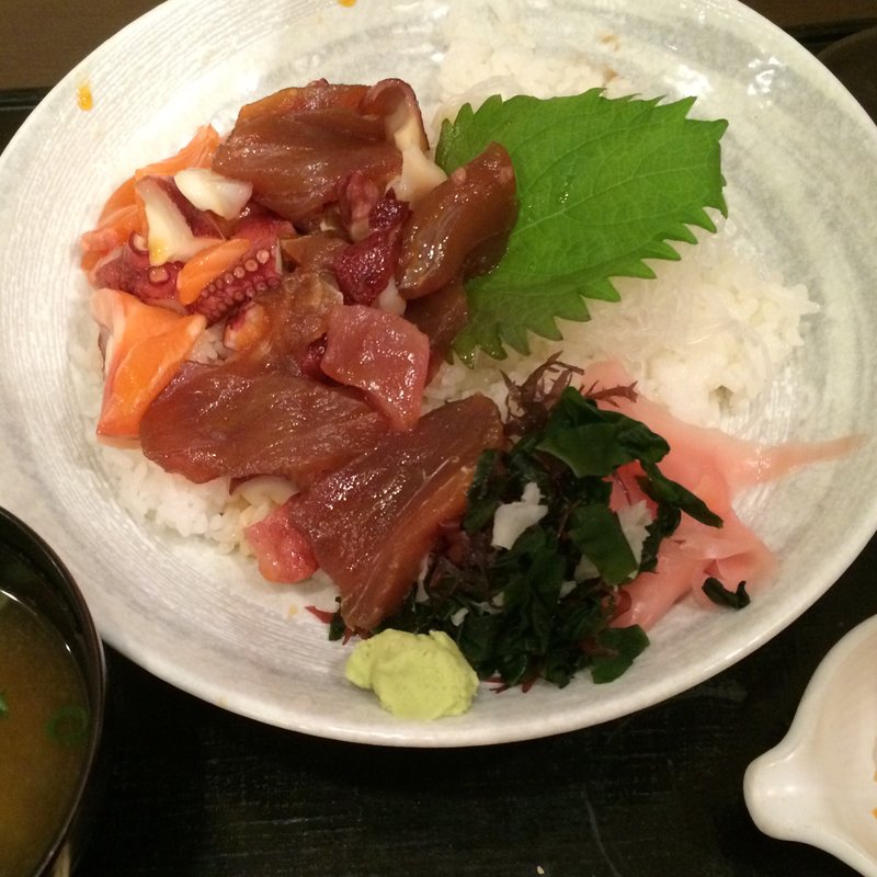 海鮮丼(梅田のかいぞく)