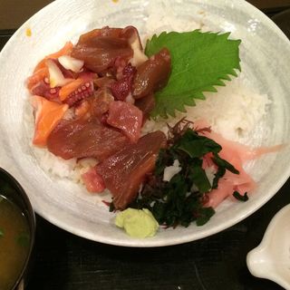 海鮮丼(梅田のかいぞく)