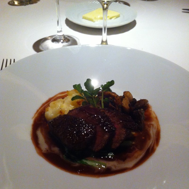 和牛ステーキ赤ワインソース マッシュポテト添え(OHARA ET CIE)