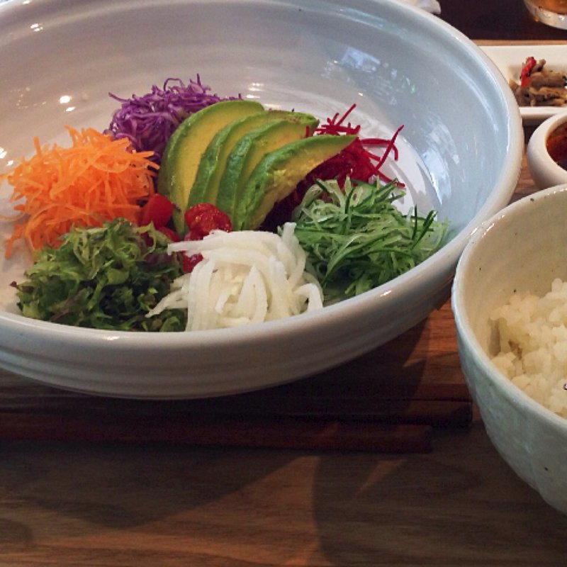 アボカドサラダ ビビンパ レモン柚子ドレッシング(restaurant OSURI)