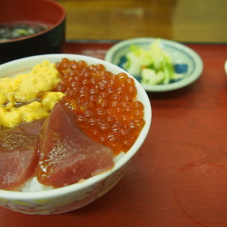 海鮮丼（いくら、うに、まぐろ）(櫻桂)