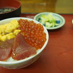 海鮮丼（いくら、うに、まぐろ）