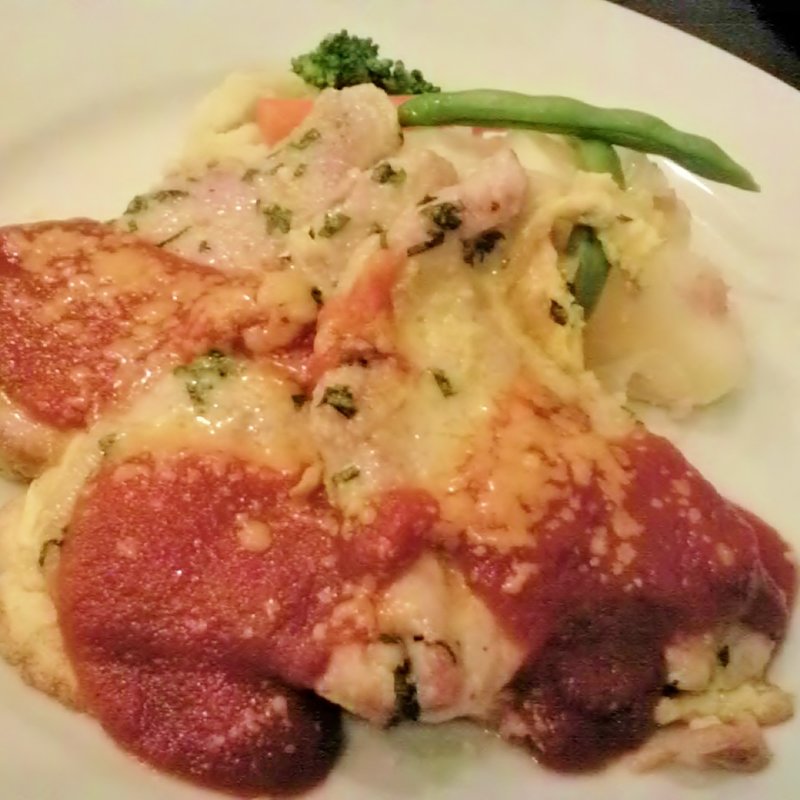 三元豚フィレ肉のピカタ　トマトソース　リヨネーズ添え(東陽町バルKAZ)