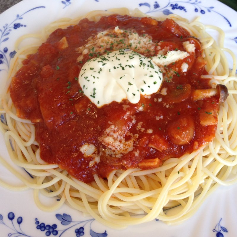 クリームチーズとウィンナーのトマトパスタ(チャンプ（champ）)