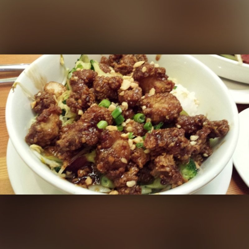 Macadamia chicken bowl(King's Hawaiian Bakery )