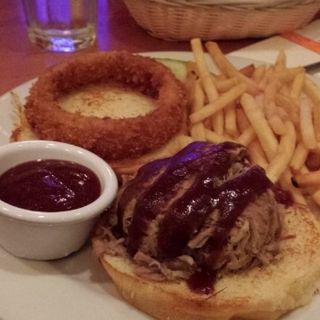 Kaula pulled pork sandwich(King's Hawaiian Bakery )