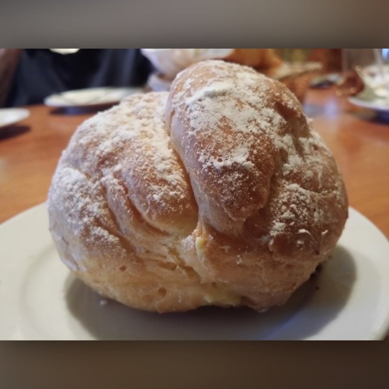 Cream puff(King's Hawaiian Bakery )