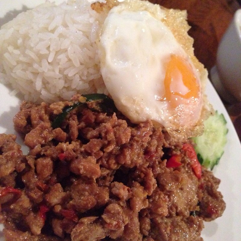 鶏肉のバジル炒めセット(ソイ7)